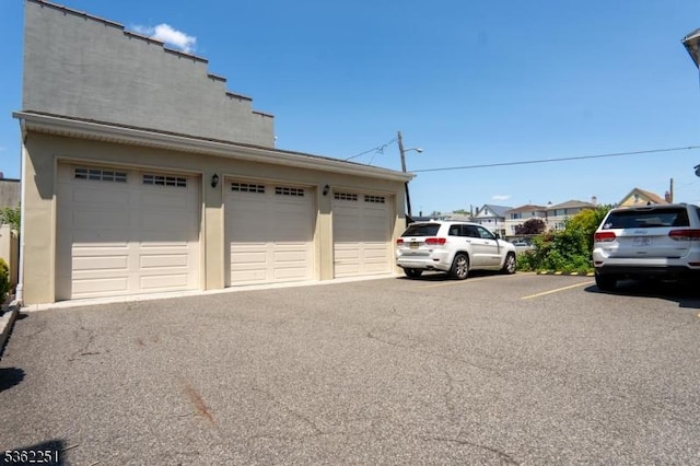 513 Maple Ave, Elizabeth City, NJ 07202 - view of garage
