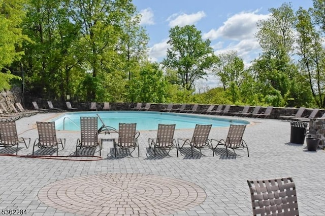 9B Foxwood Dr Unit B, Morris Plains Boro, NJ 07950 - view of community pool