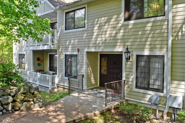 9B Foxwood Dr Unit B, Morris Plains Boro, NJ 07950 - view of exterior entry with a porch and a balcony
