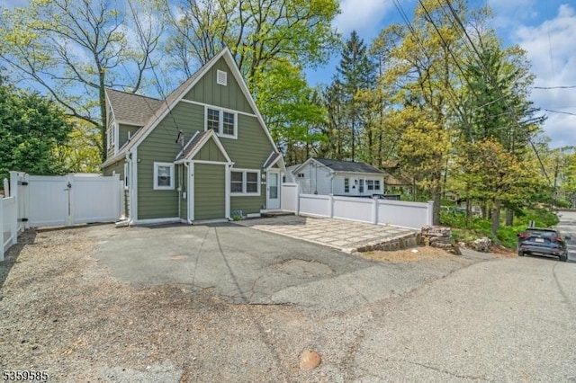 10 Rutgers Way, Hopatcong Boro, NJ 07843 - view of front of property featuring board and batten siding and a gate
