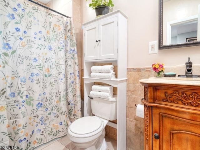 148 Hackensack St, Wood-Ridge Boro, NJ 07075 - full bath featuring vanity, toilet, tile patterned flooring, curtained shower, and tile walls