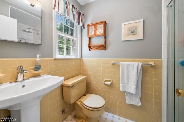 18 Wilderness Trl, Warren Twp, NJ 07059 - bathroom with tile walls, a tile shower, toilet, a wainscoted wall, and a sink