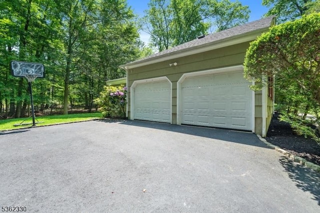 18 Wilderness Trl, Warren Twp, NJ 07059 - view of garage