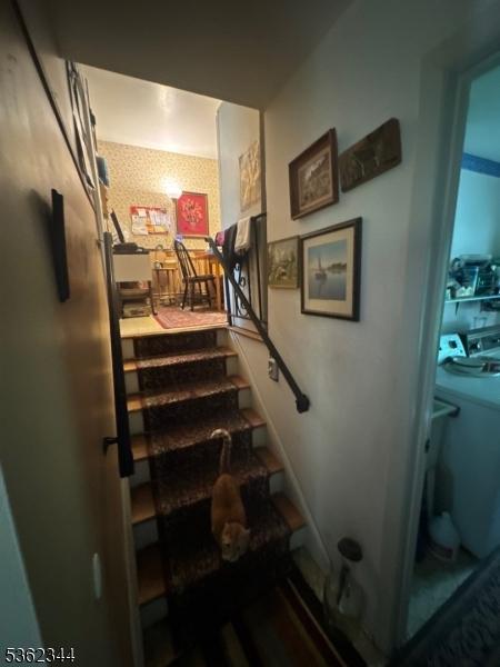 61 N Hillside Ave, Roxbury Twp, NJ 07847 - view of stairway