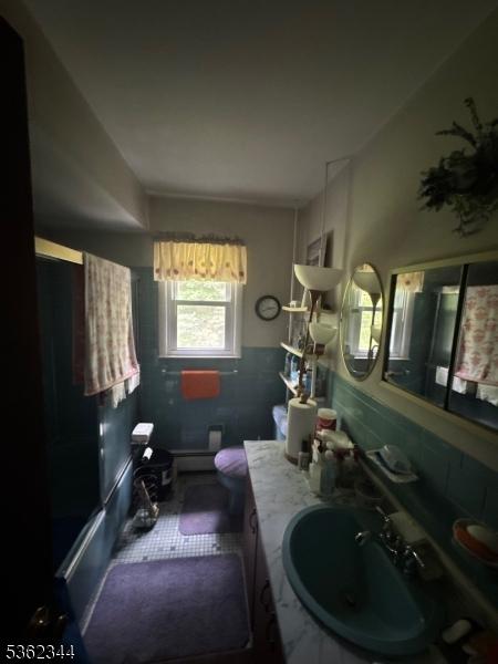 61 N Hillside Ave, Roxbury Twp, NJ 07847 - bathroom with vanity and toilet