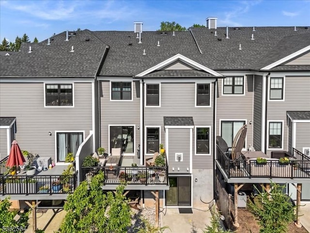 302 Tiffany Way Unit 302, Watchung Boro, NJ 07069 - rear view of house featuring a shingled roof and a deck