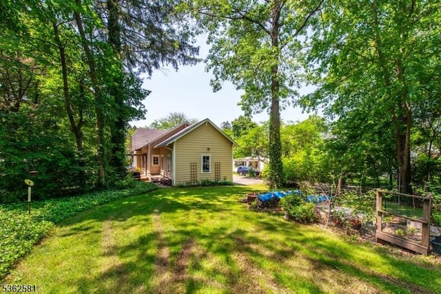 78 Broad St, Flemington Boro, NJ 08822 - view of grassy yard