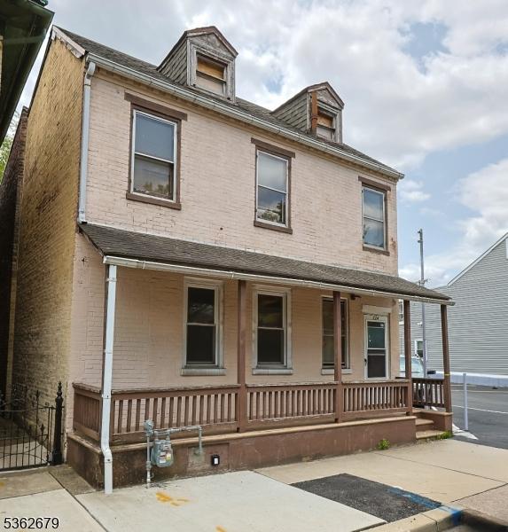 124 Sitgreaves St, Phillipsburg Town, NJ 08865 - view of front facade with a porch and brick siding