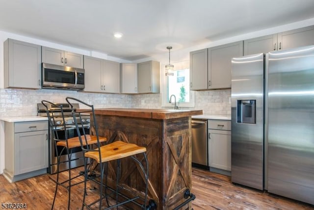 44 Lincoln Ave, Livingston Twp, NJ 07039 - kitchen featuring appliances with stainless steel finishes, gray cabinetry, dark wood-style flooring, backsplash, and recessed lighting