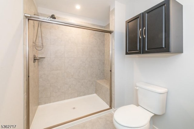 49 Coventry Rd, Hardyston Twp, NJ 07419 - bathroom with toilet, tiled shower, and baseboards