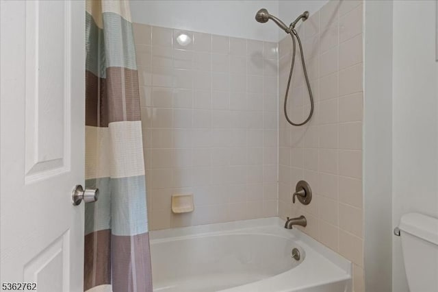 450 Saint Giles Ct, Franklin Twp, NJ 08873 - bathroom with toilet and shower / bath combo with shower curtain