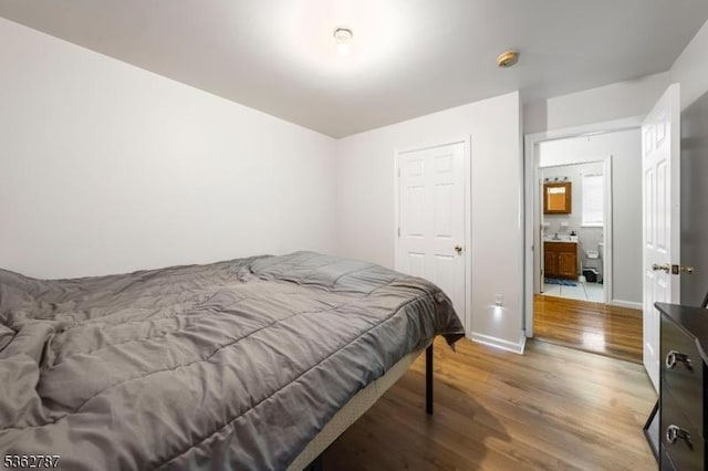 303-305 W Runyon St, Newark City, NJ 07108 - bedroom featuring light wood-style floors and baseboards