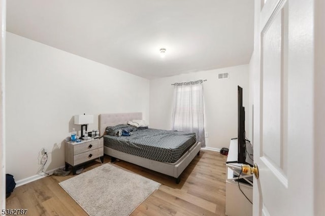303-305 W Runyon St, Newark City, NJ 07108 - bedroom with light wood-type flooring and baseboards