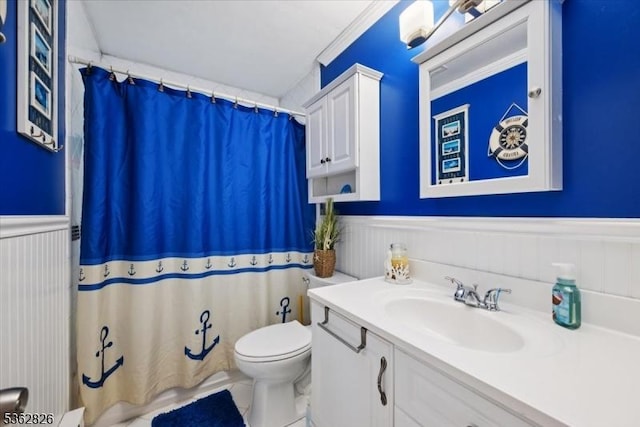 13 Oklahoma Trl, Hopatcong Boro, NJ 07843 - full bath with a wainscoted wall, vanity, a shower with curtain, and a decorative wall