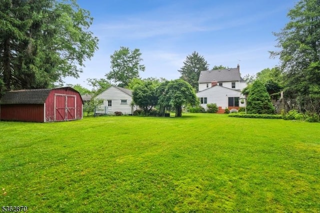 261 Brooklake Rd, Florham Park Boro, NJ 07932 - view of green lawn