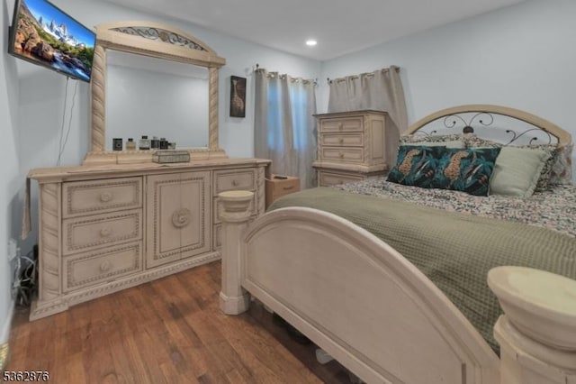 38 Hawthorne Dr, Franklin Twp, NJ 08873 - bedroom with wood finished floors and recessed lighting
