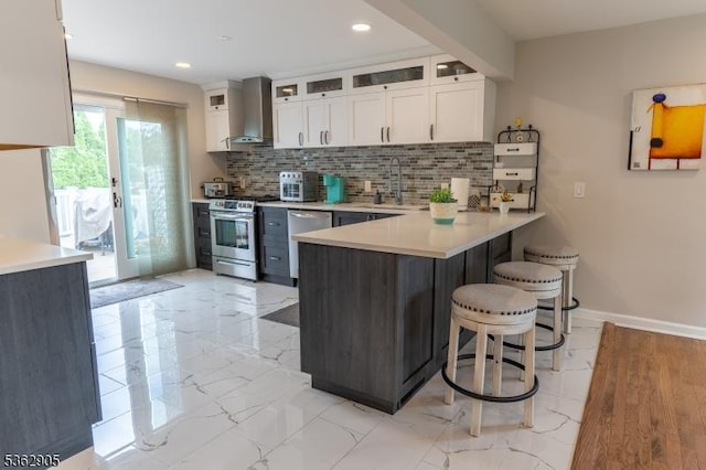 550 Melrose Ave, South Plainfield Boro, NJ 07080 - kitchen with stainless steel appliances, wall chimney exhaust hood, a sink, a peninsula, and a breakfast bar area