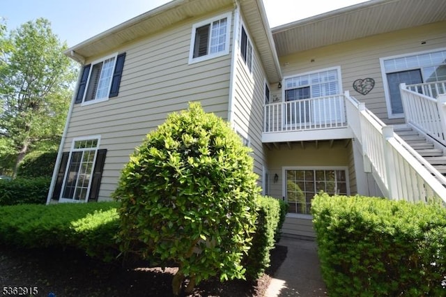 97 Wescott Rd, Bedminster Twp, NJ 07921 - view of side of home with stairs