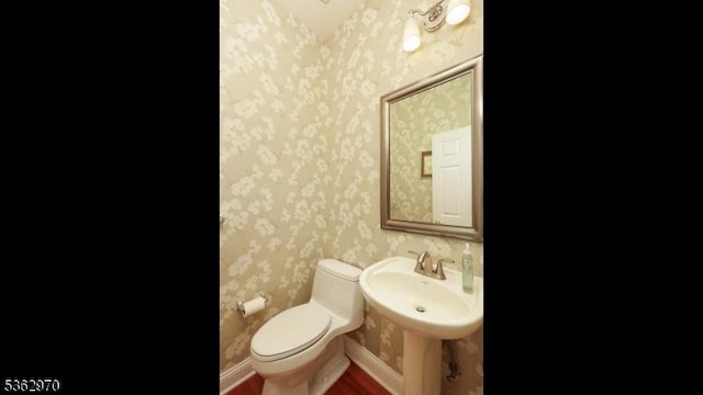 9 Independence Ct, Franklin Twp, NJ 08873 - bathroom featuring wallpapered walls and wood finished floors