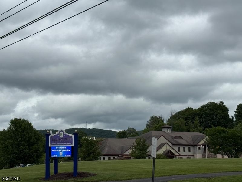 140 Wheatsworth Rd, Hardyston Twp, NJ 07419