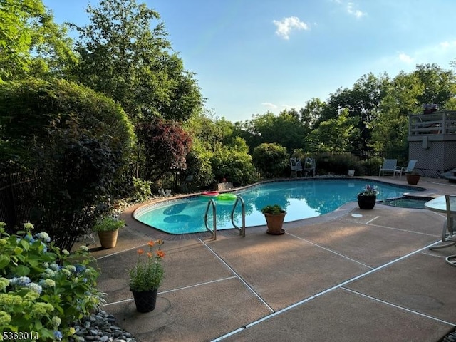 6 Summit Ter, Kinnelon Boro, NJ 07405 - swimming pool with a patio area