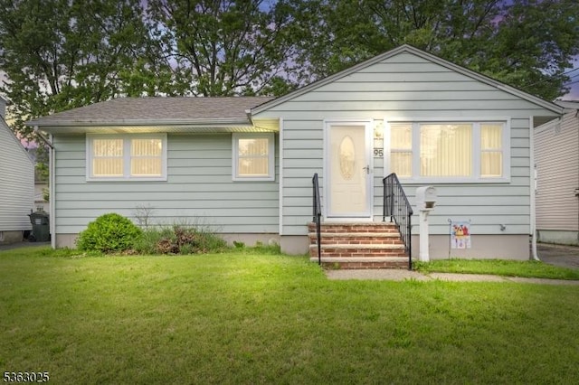 95 1st Ave, Woodbridge Twp, NJ 07064 - bungalow featuring entry steps, a front lawn, and roof with shingles