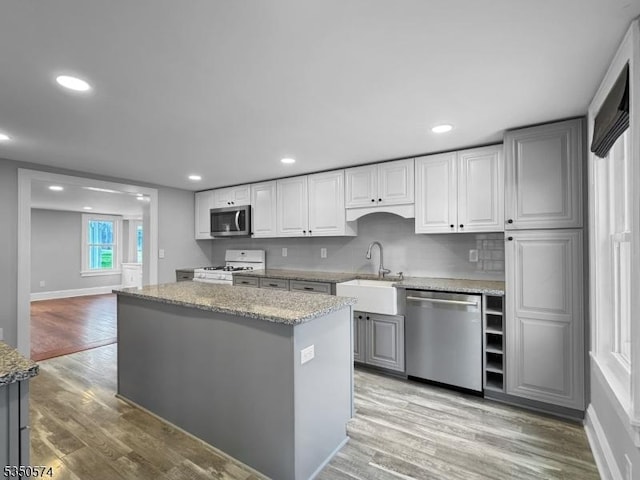 150 Mt Salem Rd, Wantage Twp, NJ 07461 - kitchen featuring stainless steel appliances, a kitchen island, light wood-type flooring, recessed lighting, and a sink