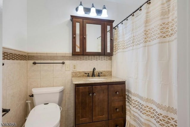 31 Park Edge, Berkeley Heights Twp, NJ 07922 - bathroom with vanity, tile walls, and a shower with shower curtain