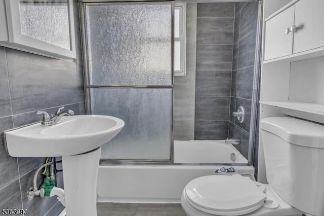 451 Centre St, Nutley Twp, NJ 07110 - full bathroom with toilet and enclosed tub / shower combo