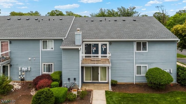 20 Beaconsfield Pl, Franklin Twp, NJ 08873 - back of property with a shingled roof