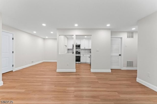 35 Amethyst Way, Franklin Twp, NJ 08823 - unfurnished living room with baseboards, recessed lighting, and light wood finished floors