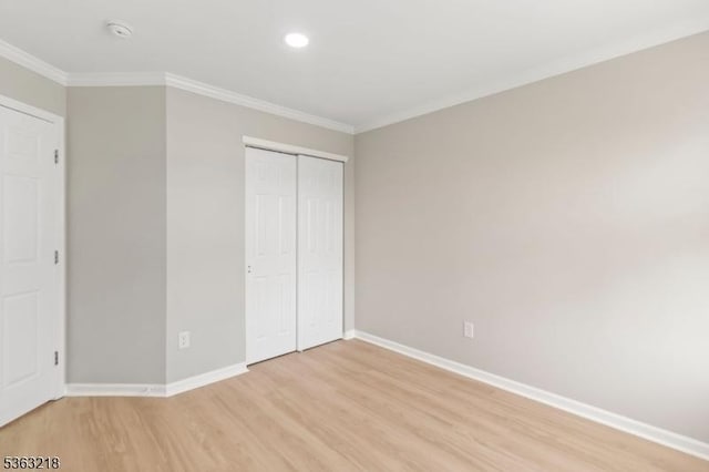 133 Marlboro Cir, Lopatcong Twp, NJ 08886 - unfurnished bedroom with light wood-type flooring, crown molding, baseboards, a closet, and recessed lighting