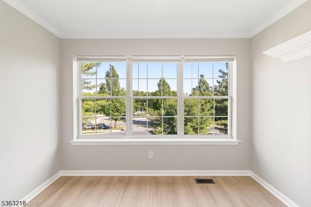 133 Marlboro Cir, Lopatcong Twp, NJ 08886 - unfurnished room featuring plenty of natural light, light wood-style flooring, baseboards, and ornamental molding