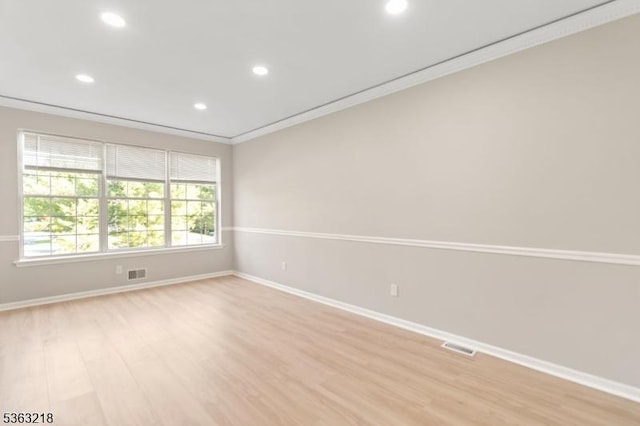 133 Marlboro Cir, Lopatcong Twp, NJ 08886 - unfurnished room featuring recessed lighting, light wood-style flooring, baseboards, and ornamental molding