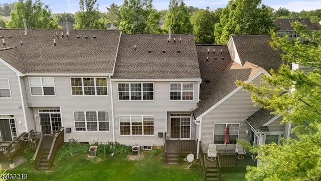 133 Marlboro Cir, Lopatcong Twp, NJ 08886 - back of house with a lawn
