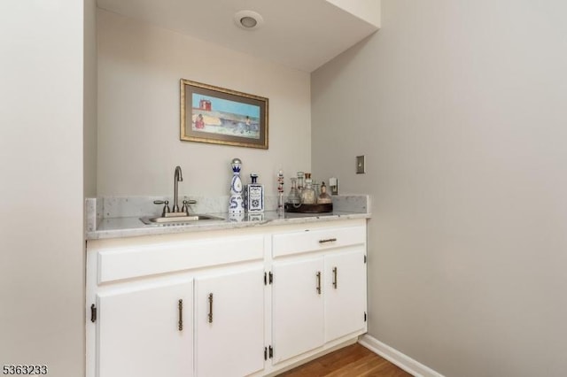 21 Stafford Ln, Bedminster Twp, NJ 07921 - indoor wet bar with light wood-type flooring and baseboards