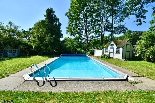 18 Apollo Dr, Jefferson Twp, NJ 07438 - view of swimming pool featuring a shed, a yard, a covered pool, and view of wooded area