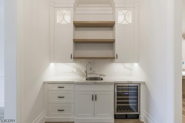 8 Cobblestone Ct, Warren Twp, NJ 07059 - indoor wet bar featuring wine cooler, baseboards, and tasteful backsplash