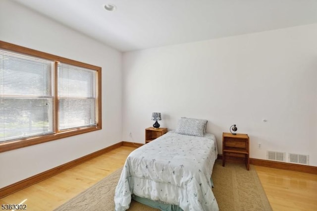 13 E Cove Ln, Morris Twp, NJ 07960 - bedroom featuring light wood finished floors and baseboards