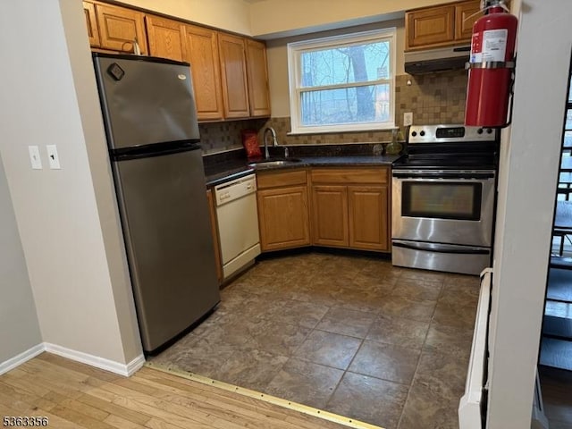 18 Deanna Dr Unit 43, Hillsborough Twp, NJ 08844 - kitchen featuring appliances with stainless steel finishes, under cabinet range hood, a sink, dark countertops, and backsplash