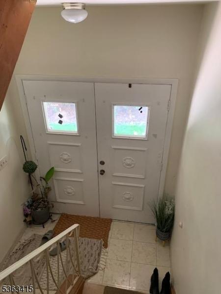 678 Broad St Unit A-4, Clifton City, NJ 07013 - foyer entrance with plenty of natural light