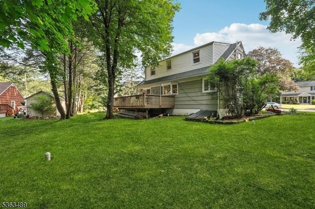 11 Wynding Way, Rockaway Twp, NJ 07866 - rear view of house featuring a deck and a yard
