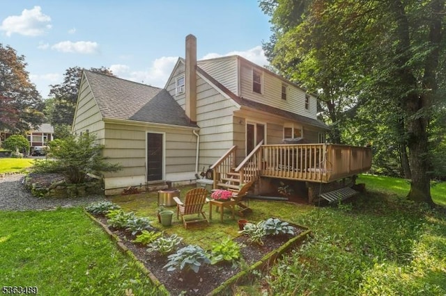 11 Wynding Way, Rockaway Twp, NJ 07866 - rear view of property with a deck, a shingled roof, and a lawn