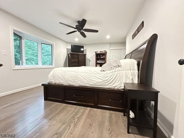 43 Kensington Ct, Washington Twp, NJ 07840 - bedroom featuring baseboards, wood finished floors, recessed lighting, and ceiling fan