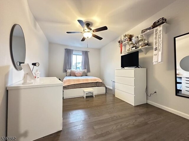 43 Kensington Ct, Washington Twp, NJ 07840 - bedroom with dark wood-type flooring, baseboards, and ceiling fan