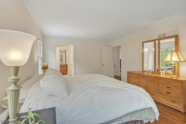 11 Carteret Trl, Bernards Twp, NJ 07920 - bedroom featuring ensuite bath, crown molding, and light wood-type flooring