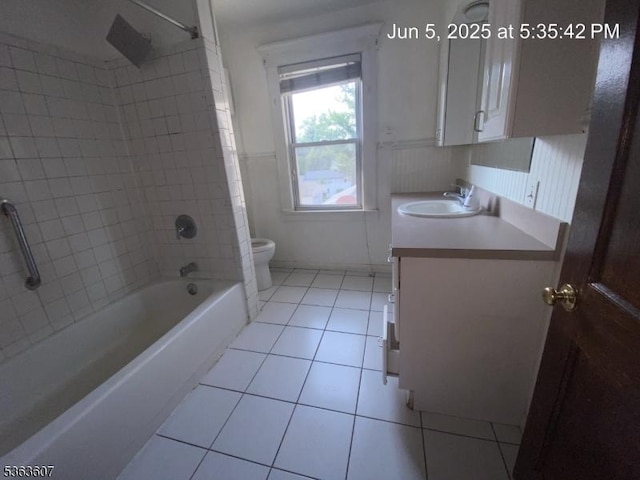 103 W Colfax Ave, Roselle Park Boro, NJ 07204 - full bathroom featuring toilet, vanity, tile patterned flooring, and bathtub / shower combination