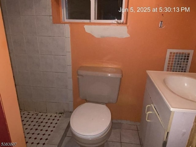 103 W Colfax Ave, Roselle Park Boro, NJ 07204 - bathroom featuring vanity, tiled shower, toilet, and tile patterned flooring