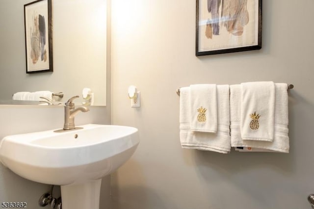 15 Fernwood Ct, Readington Twp, NJ 08889 - bathroom featuring a sink