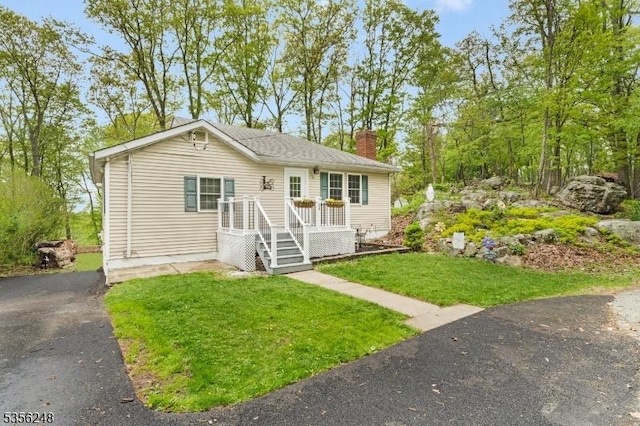 54 Stevens Trl, Hopatcong Boro, NJ 07843 - view of front facade featuring a chimney and a front yard
